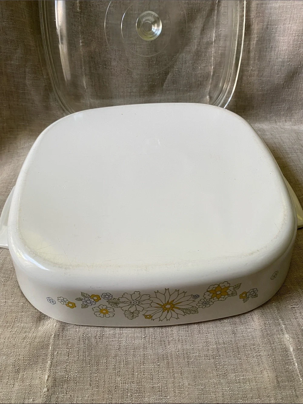CorningWare Daisy floral bouquet Casserole Dish 2-1/2 quarts 1970s